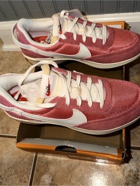 Nike WMNS Waffle Debut VNTG Sneakers - Adobe/Sail/Coconut Milk